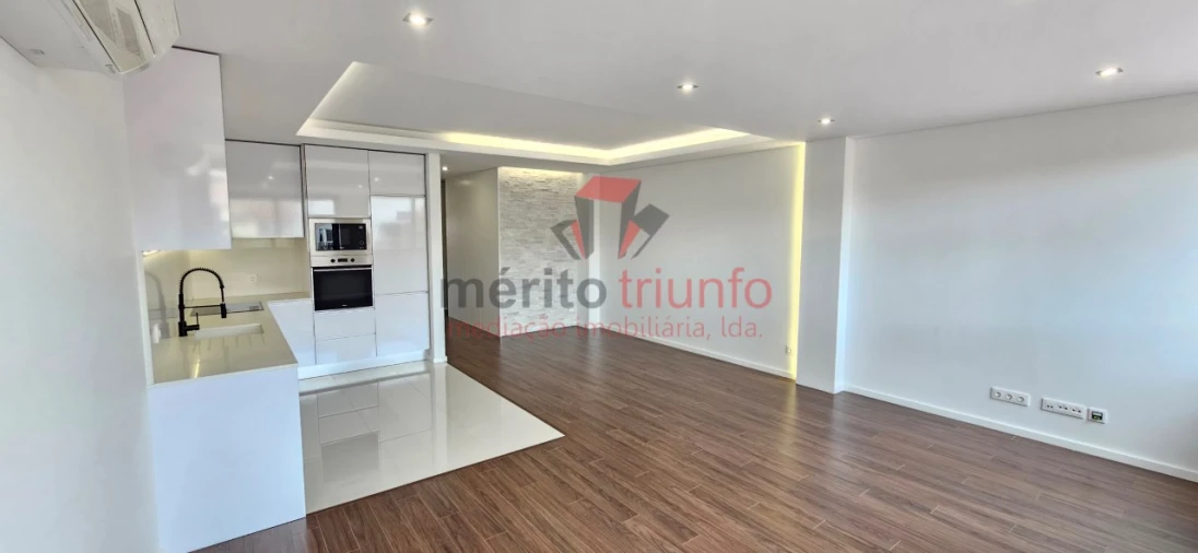 Apartamento T3 para Venda em Ramalde Foto 2