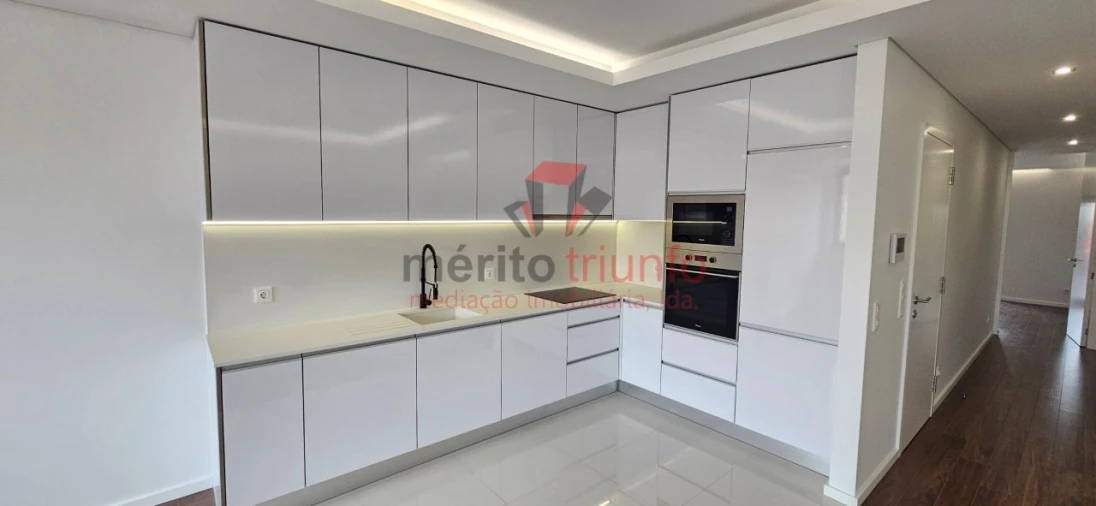 Apartamento T3 para Venda em Ramalde Foto 6