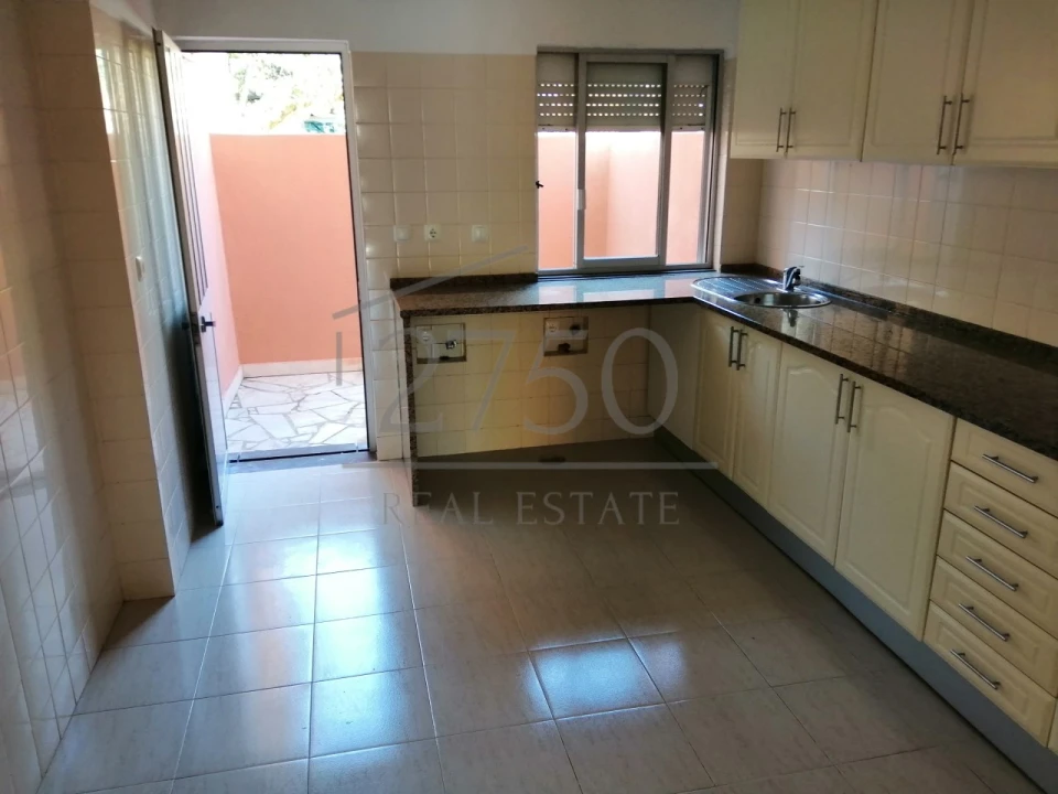 Moradia T2 para Arrendamento em Alcabideche Foto 2