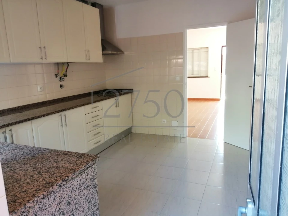 Moradia T2 para Arrendamento em Alcabideche Foto 3