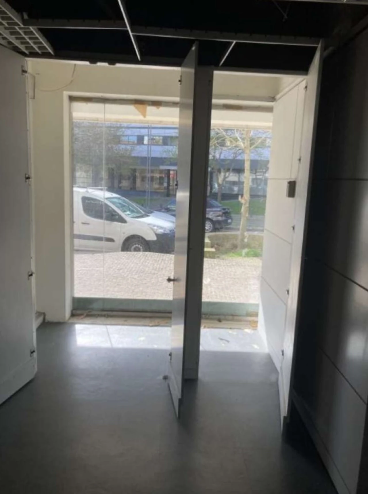 Loja para Venda em Cidade da Maia Foto 8