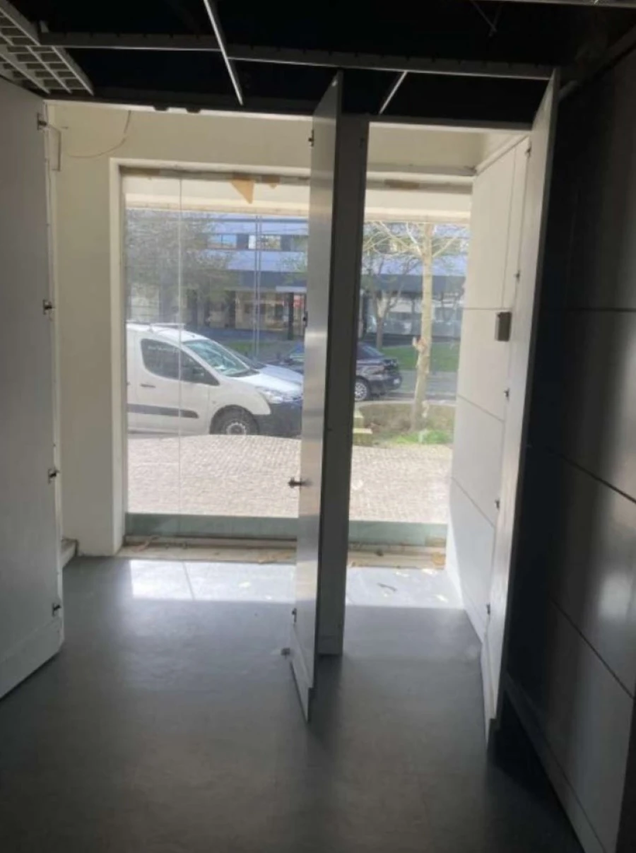 Loja para Venda em Cidade da Maia Foto 8