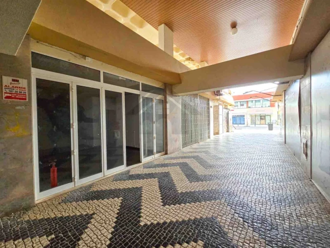 Loja para Arrendamento em Portimão Foto 1