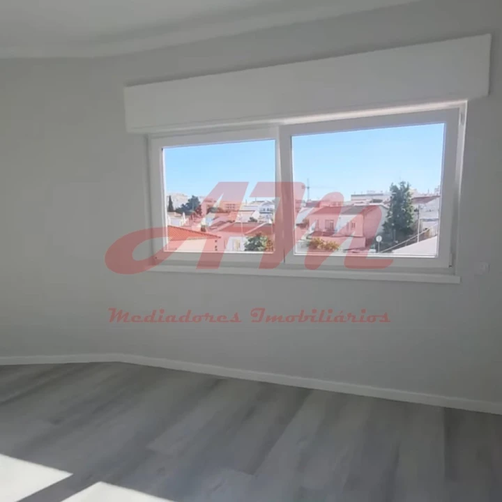 Apartamento T3 para Venda em Portimão Foto 12
