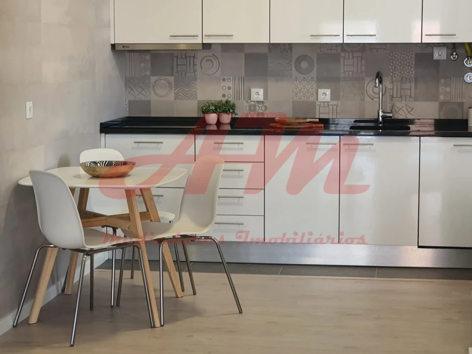 Apartamento T2 para Venda em Benfica Foto 4