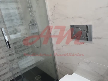 Apartamento T2 para Venda em Benfica