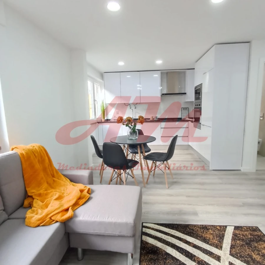 Apartamento T3 para Venda em Benfica Foto 2