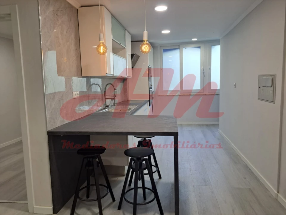 Apartamento T2 para Venda em Benfica Foto 2