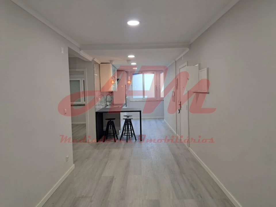 Apartamento T2 para Venda em Benfica Foto 9