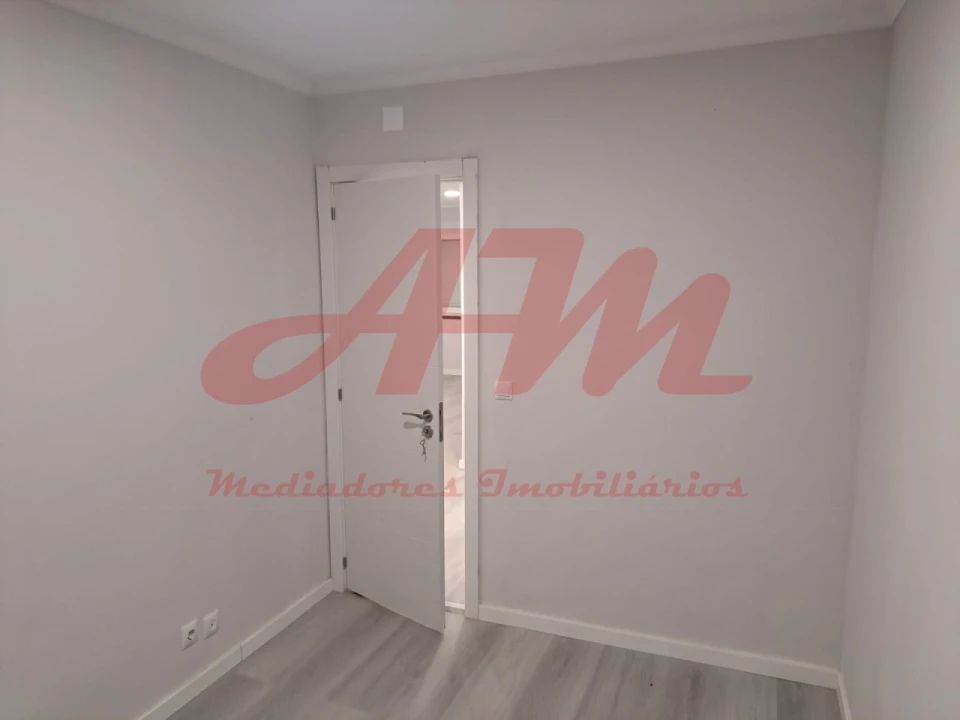 Apartamento T2 para Venda em Benfica Foto 13