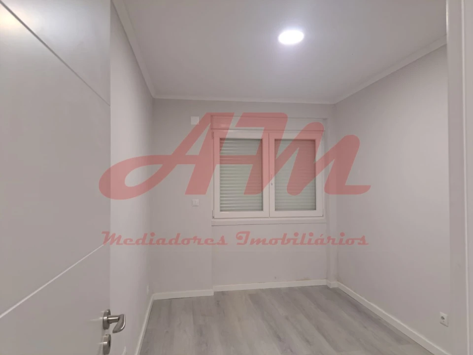 Apartamento T2 para Venda em Benfica Foto 14