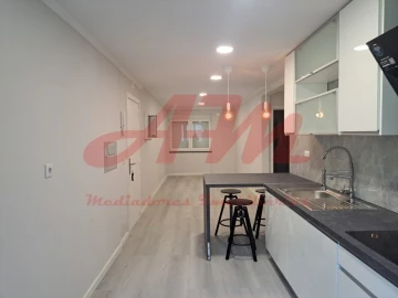 Apartamento T2 para Venda em Benfica