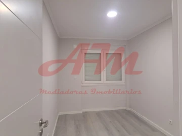 Apartamento T2 para Venda em Benfica