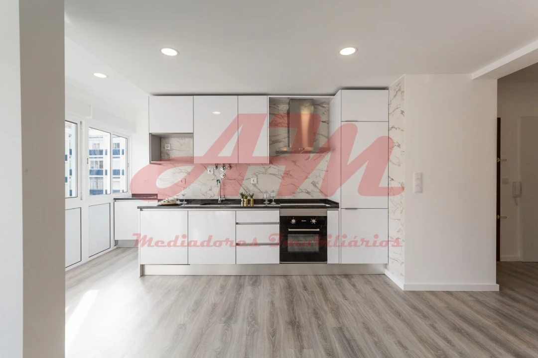 Apartamento T3 para Venda em Benfica Foto 1