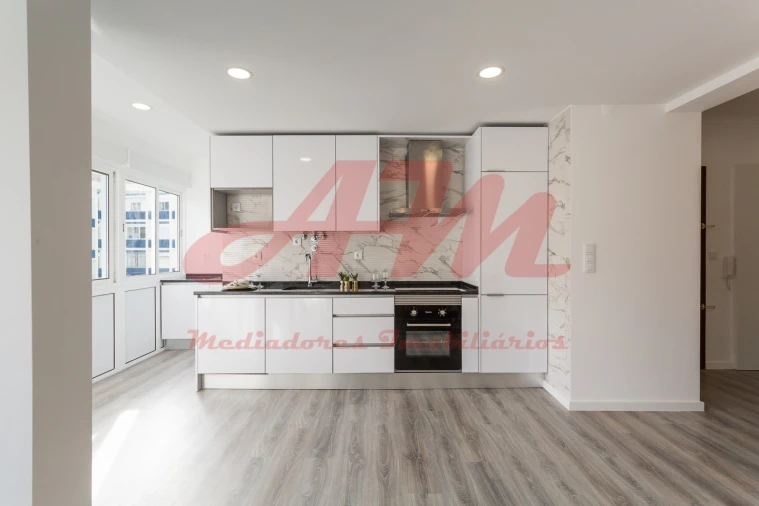 Apartamento T3 para Venda em Benfica Foto 1