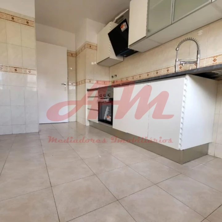 Apartamento T2 para Venda em Algueirão-Mem Martins Foto 2