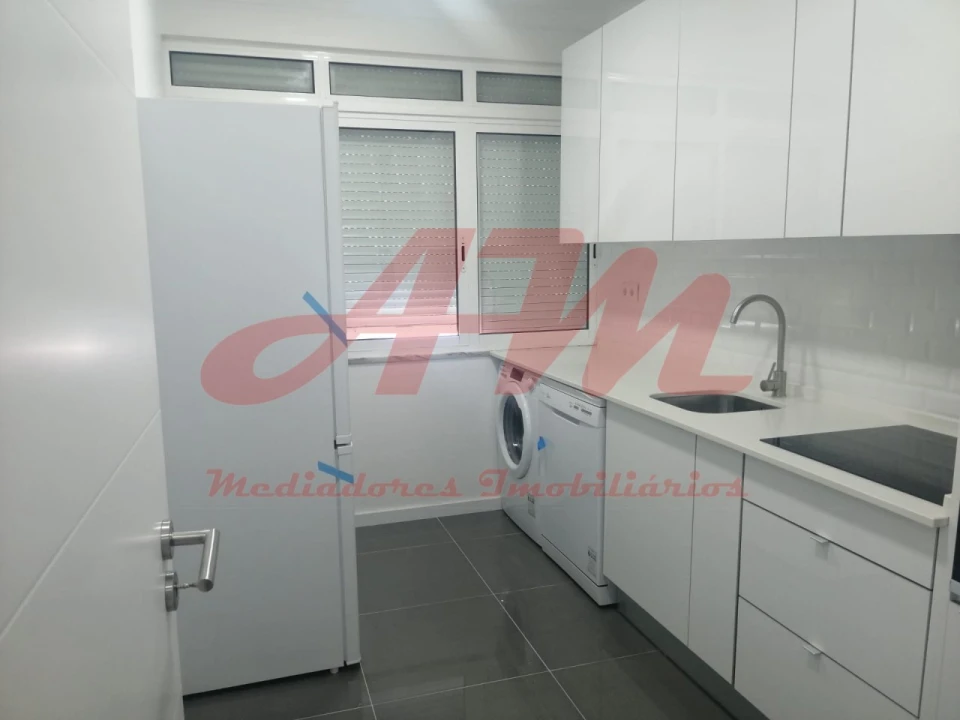 Apartamento T3 para Venda em Queluz e Belas Foto 2