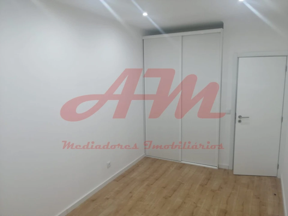 Apartamento T3 para Venda em Queluz e Belas Foto 3