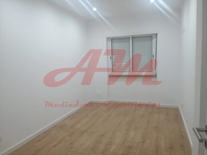 Apartamento T3 para Venda em Queluz e Belas Foto 5