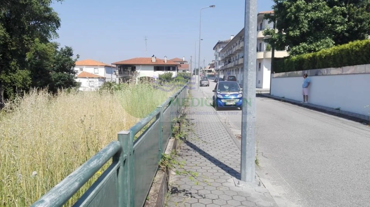 Terreno para Venda em Macieira de Cambra Foto 1