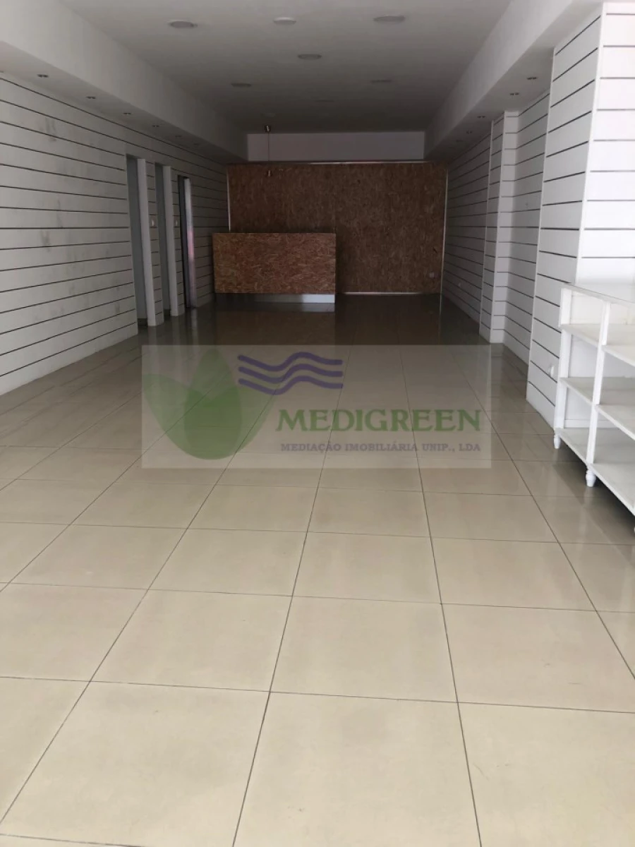 Loja para Arrendamento em Vila Chã, Codal e Vila Cova de Perrinho Foto 3