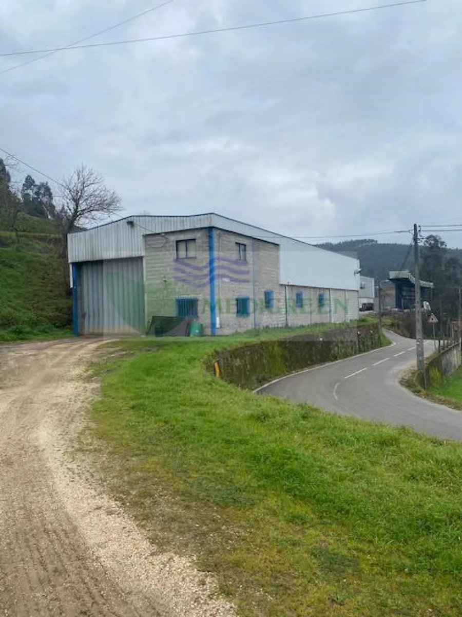 Armazém para Venda em Cedrim e Paradela