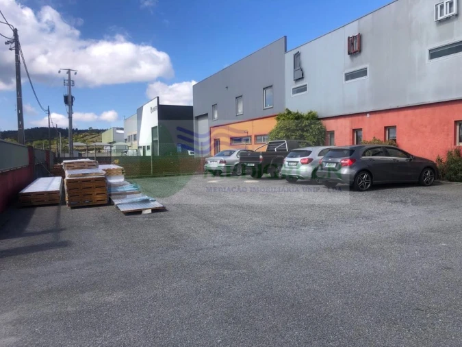 Armazém para Arrendamento em Junqueira Foto 2