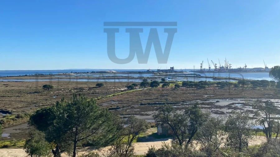 Terreno Comércio / Armazém para Venda em União das Freguesias de Setúbal