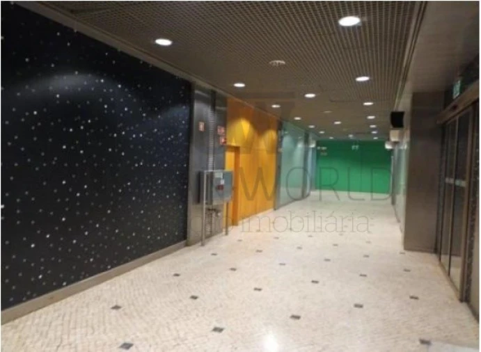 Prédio para Venda em Algés, Linda-A-Velha e Cruz Quebrada-Dafundo Foto 3