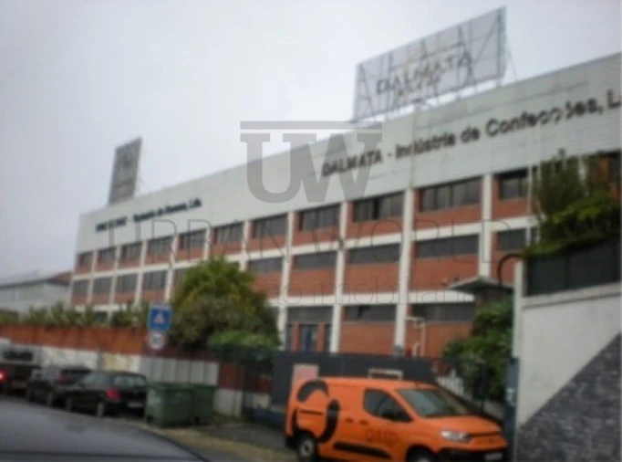 Armazém para Venda em Alfragide