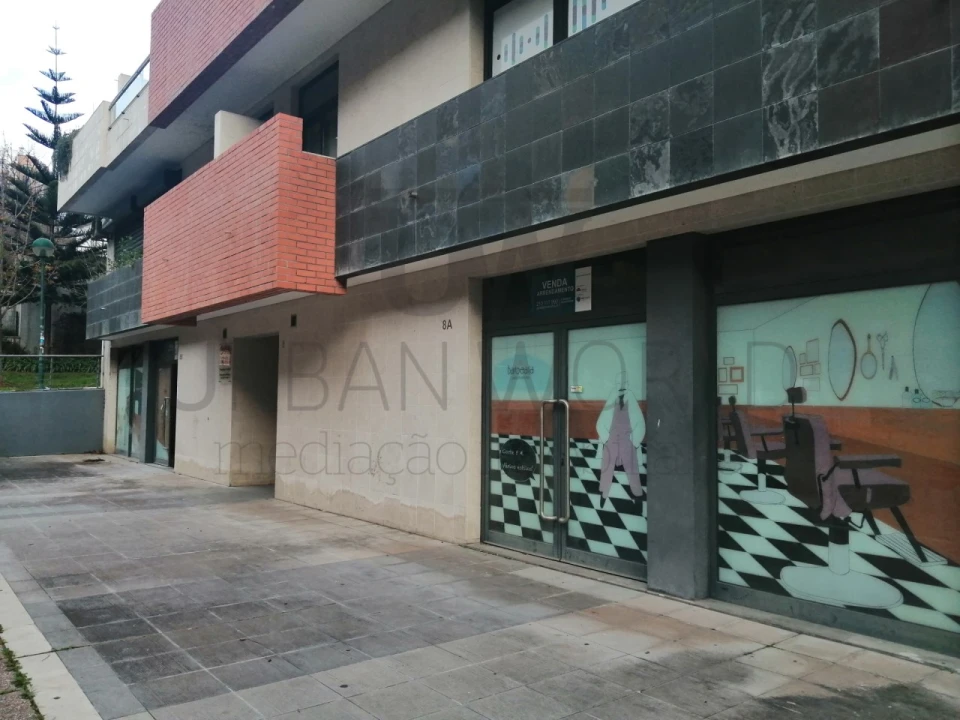 Loja para Venda em Algés, Linda-A-Velha e Cruz Quebrada-Dafundo Foto 1