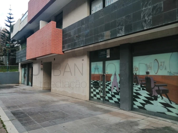 Loja para Venda em Algés, Linda-A-Velha e Cruz Quebrada-Dafundo Foto 1