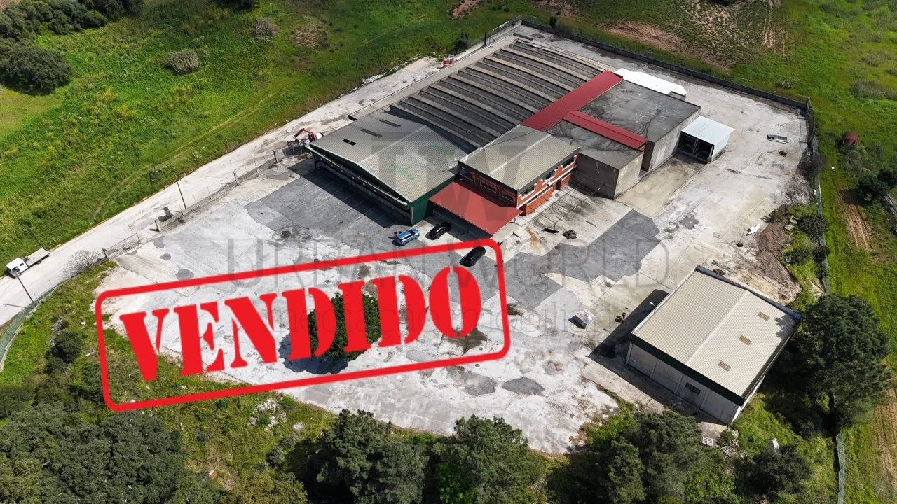 Armazém para Venda em Loures Foto 1