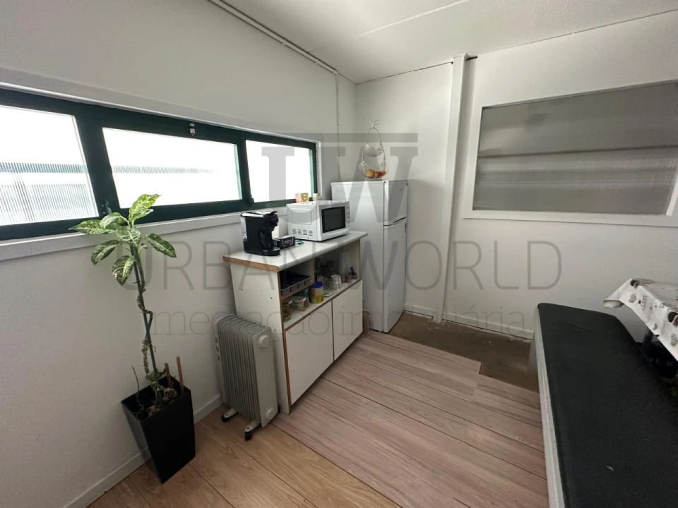 Armazém para Venda em Venda do Pinheiro e Santo Estêvão das Galés Foto 14