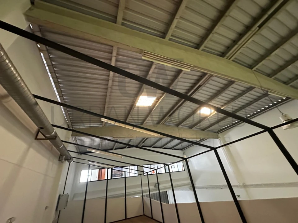 Armazém para Venda em Venda do Pinheiro e Santo Estêvão das Galés Foto 22