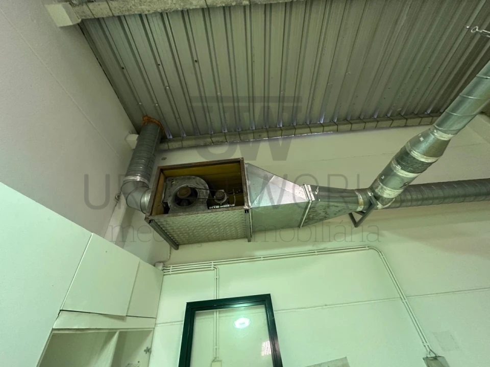 Armazém para Venda em Venda do Pinheiro e Santo Estêvão das Galés Foto 24