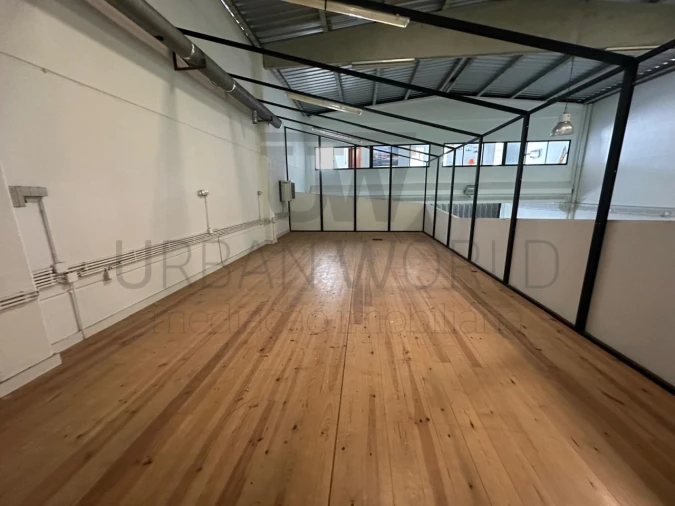 Armazém para Venda em Venda do Pinheiro e Santo Estêvão das Galés Foto 6