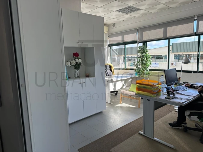 Armazém para Venda em Venda do Pinheiro e Santo Estêvão das Galés Foto 19