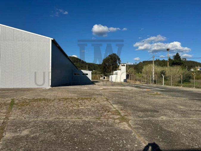 Armazém para Venda em Rio de Moinhos Foto 3