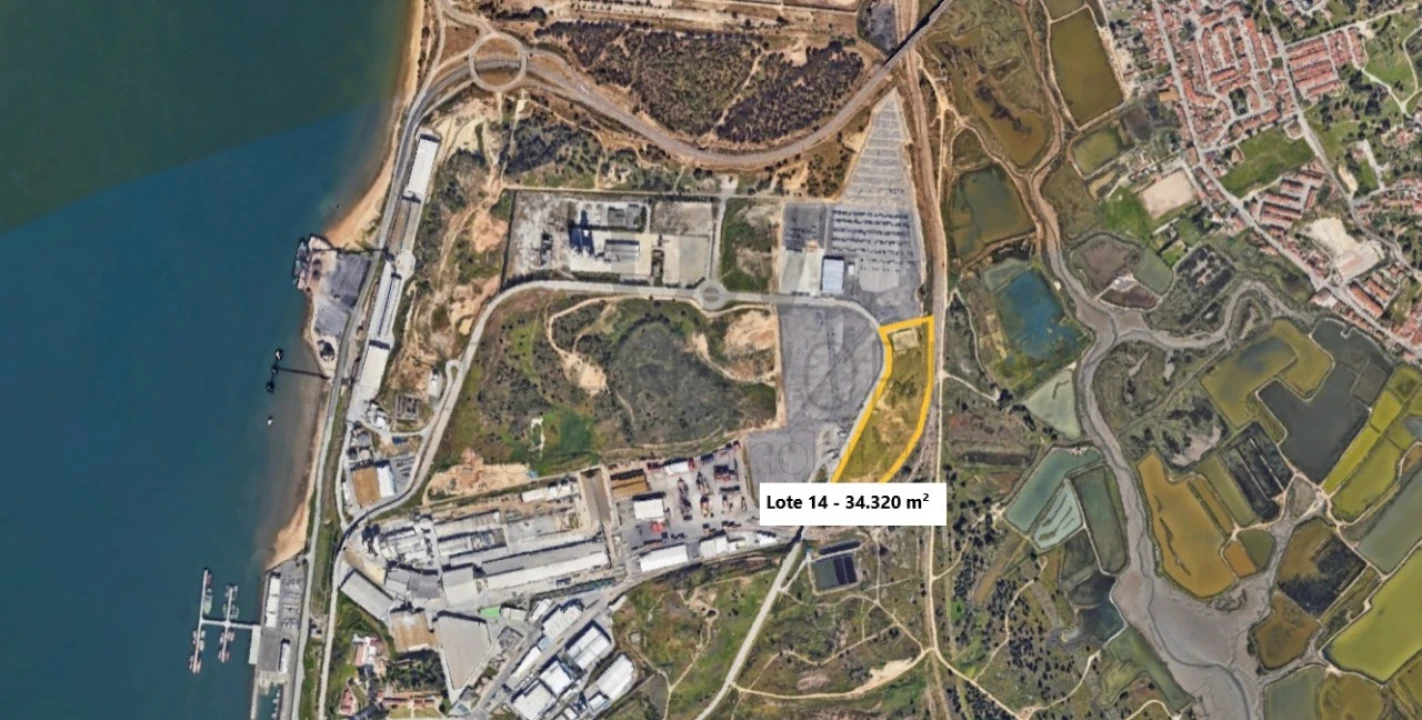 Terreno Comércio / Armazém para Venda em Sado Foto 2