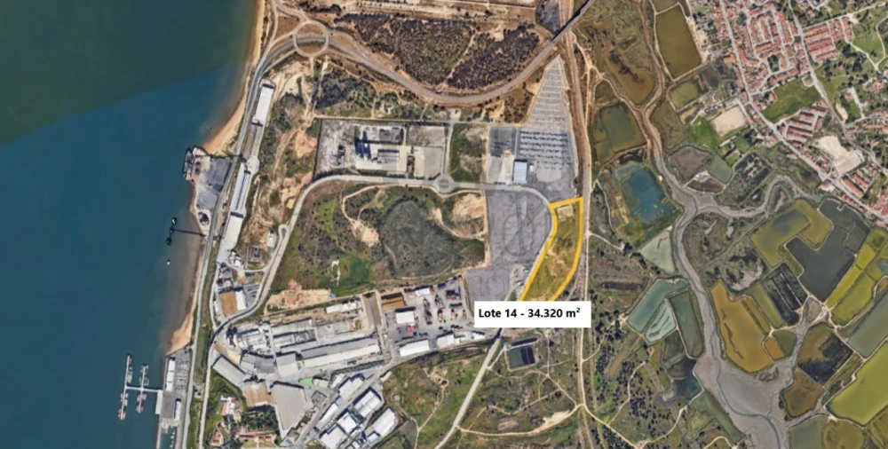 Terreno Comércio / Armazém para Venda em Sado Foto 2