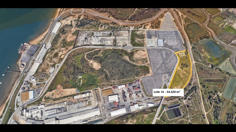 Terreno Comércio / Armazém para Venda em Sado
