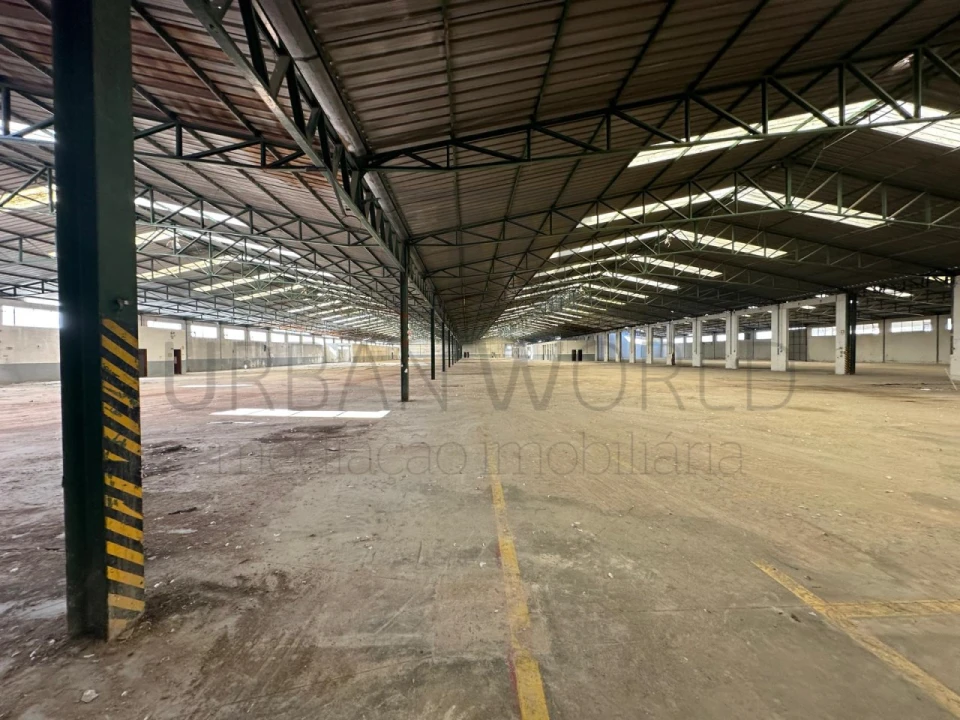 Armazém para Venda em Torres Novas (Santa Maria, Salvador e Santiago) Foto 1