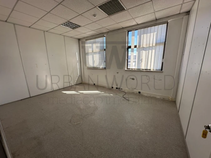 Armazém para Venda em Torres Novas (Santa Maria, Salvador e Santiago) Foto 16