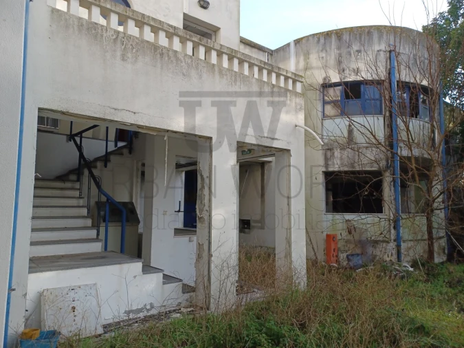 Armazém para Venda em Falagueira-Venda Nova