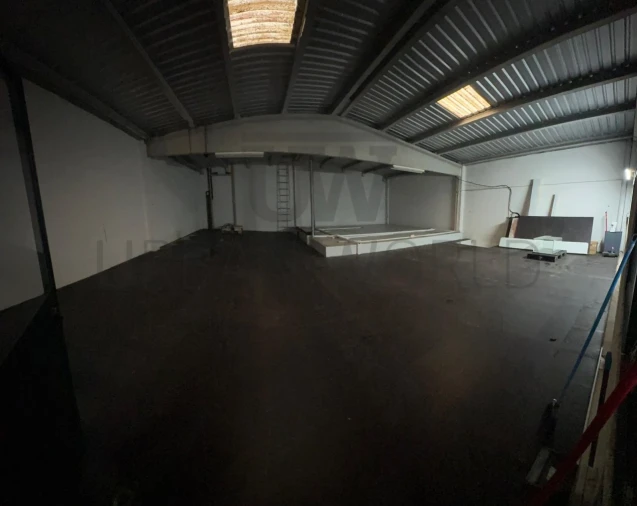 Armazém para Venda em Venda do Pinheiro e Santo Estêvão das Galés Foto 9