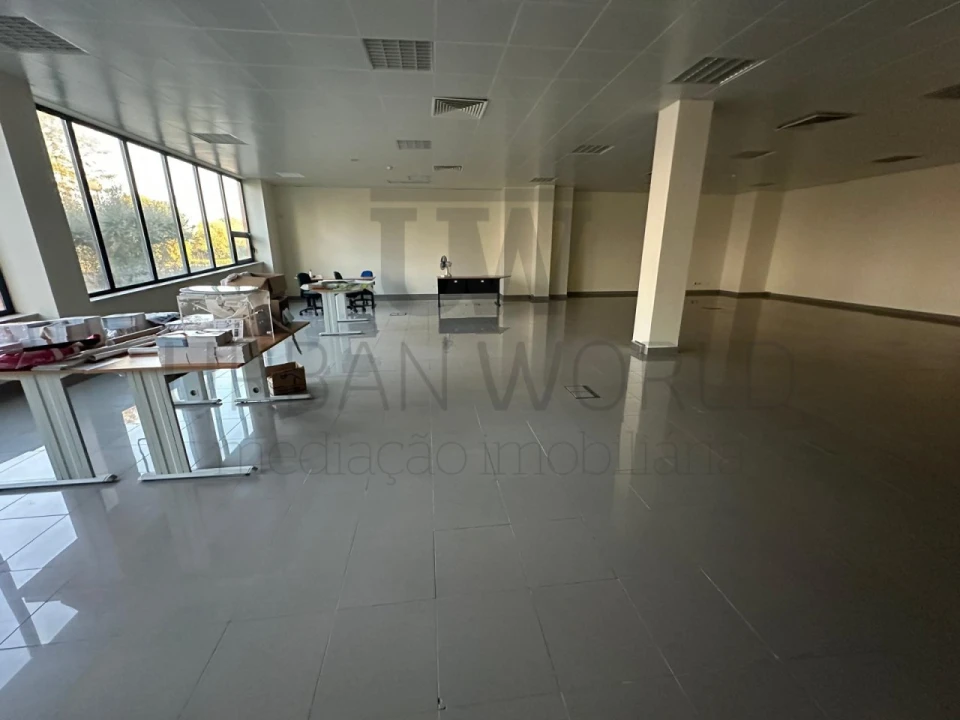 Armazém para Venda em Romeira e Várzea Foto 27