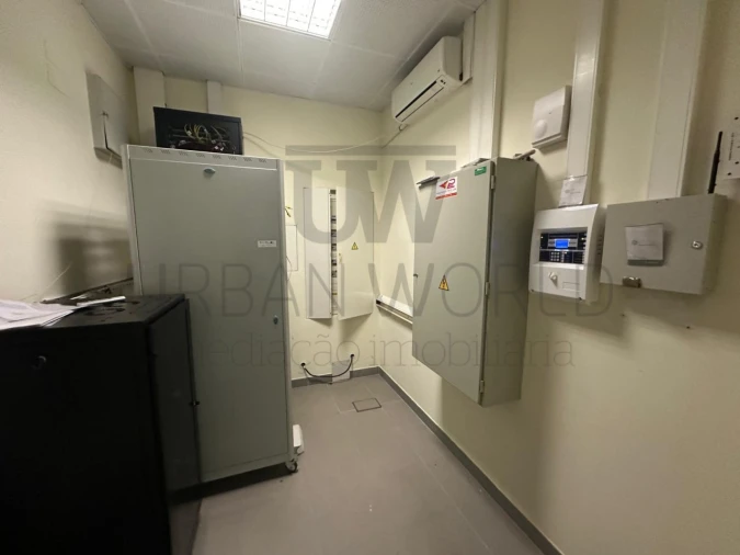 Armazém para Venda em Romeira e Várzea Foto 17