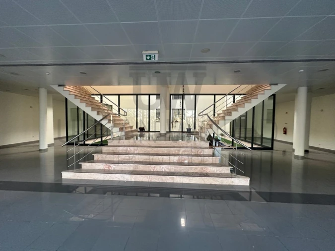 Armazém para Venda em Romeira e Várzea Foto 33