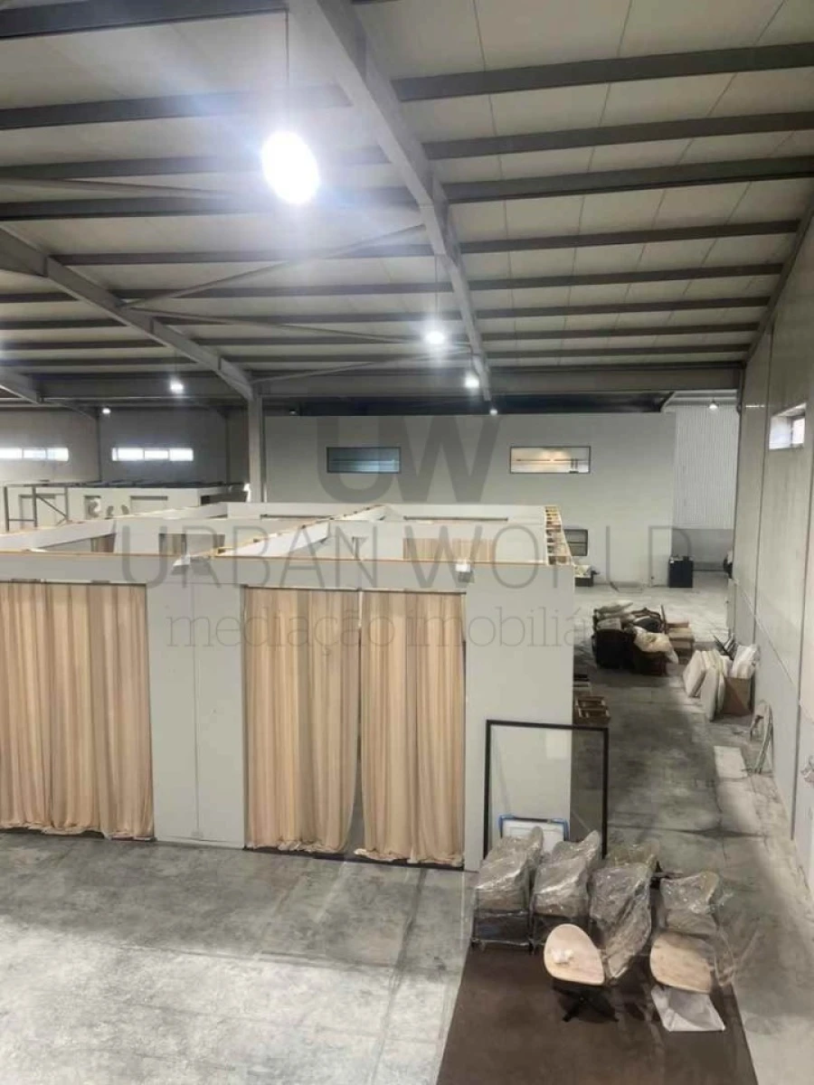 Armazém para Venda em São João da Madeira Foto 2